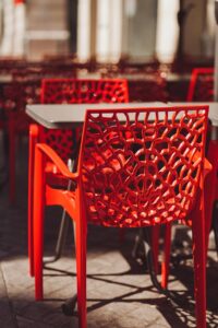 新宿でゆっくり過ごせるカフェはどこにある？