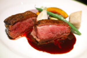 東京でのデートにおすすめの高級レストランはどこ？